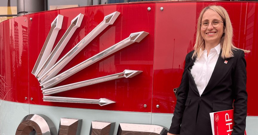 Avukat Arzu Türkkal Enç milletvekilliği adaylığı başvurusunu yaptı