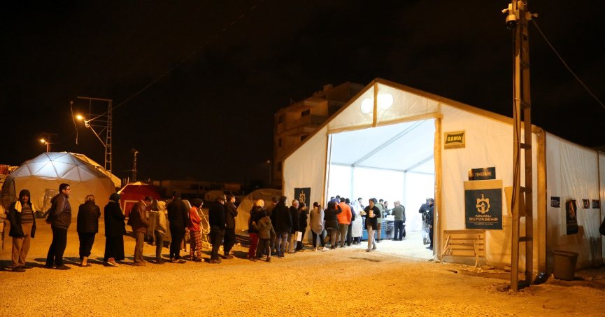 Büyükşehir’in çadır kentinde ilk sahur yapıldı