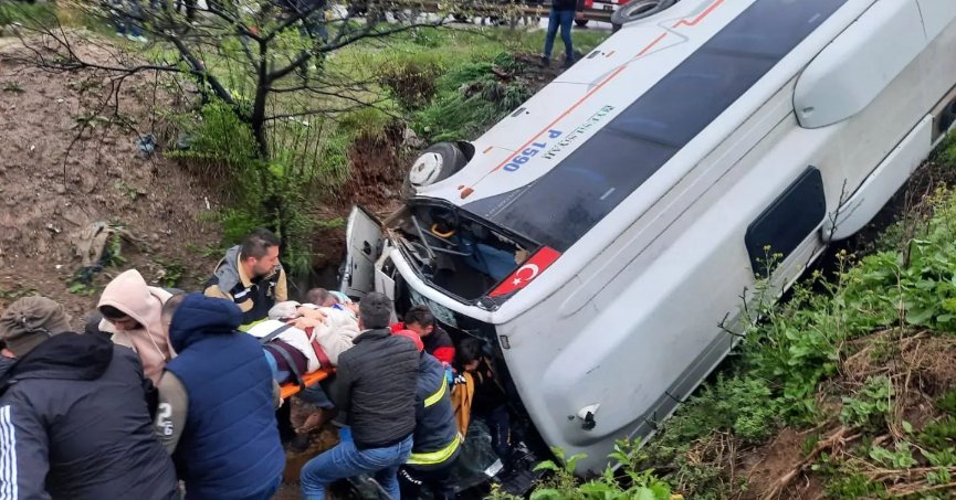 İşçi servisi şarampole yuvarlandı