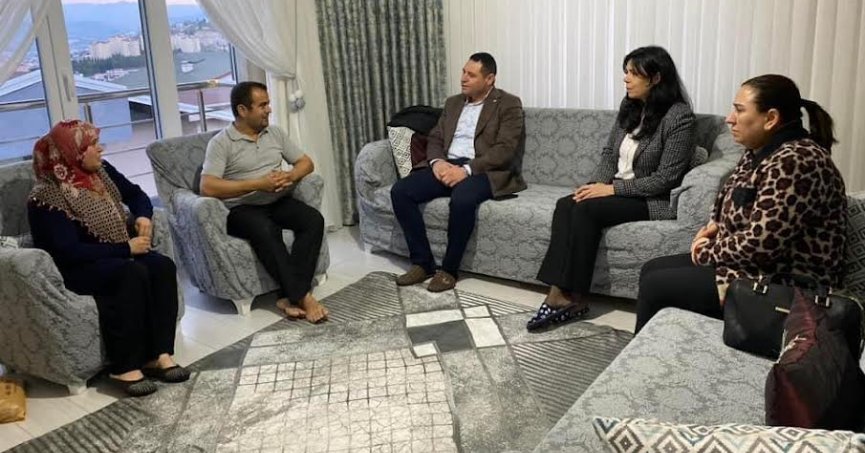 Nusret Acur, iftarlarını vatandaşla yapıyor