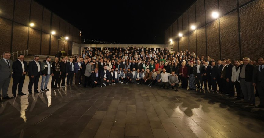 Erzurumluların iftar programına yoğun katılım