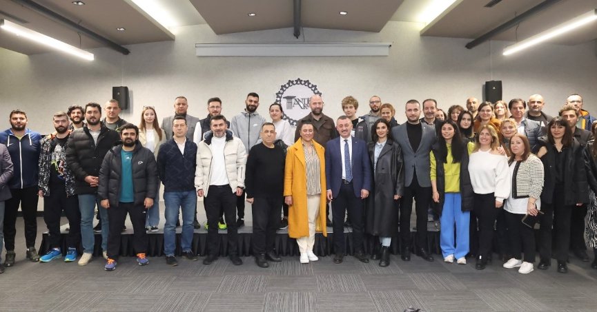 Başkan Büyükakın 'Sporda akademik aklı çok iyi kullanmalıyız'