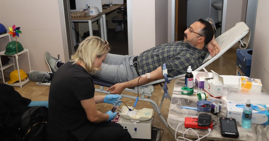 İSU PERSONELİ KIZILAY’A KAN BAĞIŞINDA BULUNDU