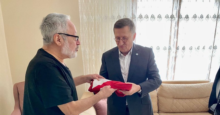 İYİ PARTİLİ TÜRKKAN’A GEBZELİ ŞEHİDİN AĞABEYİNDEN ANLAMLI HEDİYE