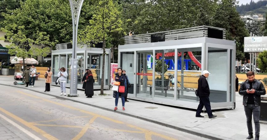 Cumhuriyet Parkına klimalı modern durak