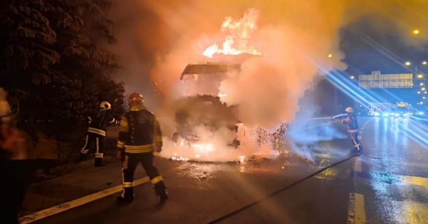 TEM'de kamyon alev alev yandı!