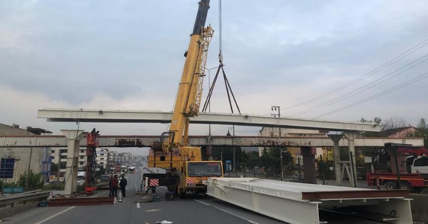  60 Evler üstgeçidinde köprü  ve kiriş montajı tamam