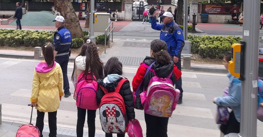 Zabıtadan okul önlerinde trafik haftası etkinliği