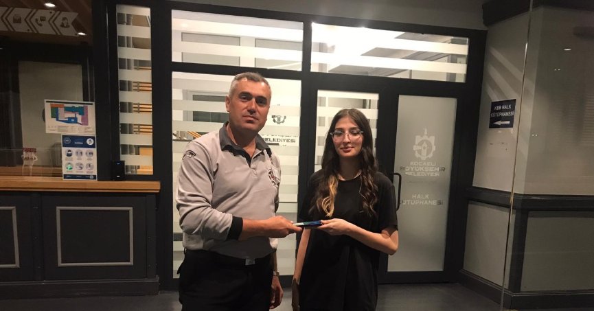 Düşürülen cüzdan ve telefon sahiplerine ulaştırıldı