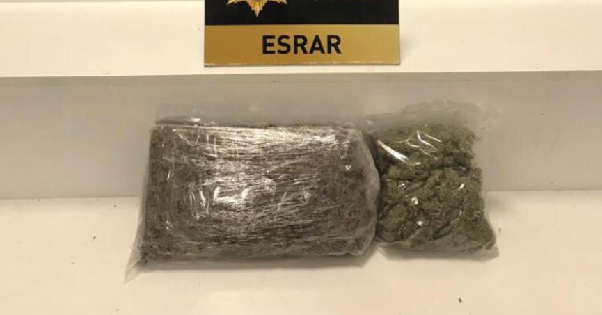 Durdurulan araçtan 1 kilo 200 grma esrar çıktı