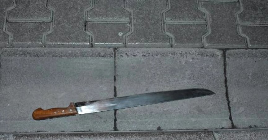 Döner bıçağı ile polise saldırdı