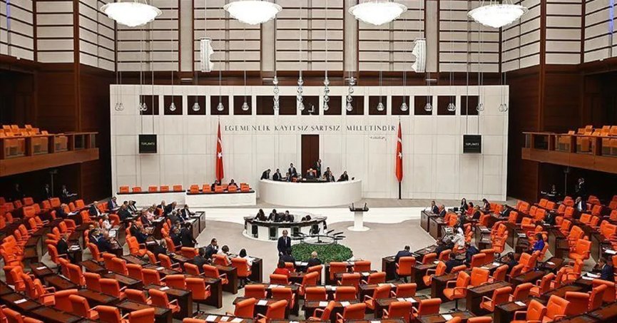 Milyonların gözü kulağı Meclis'te! 