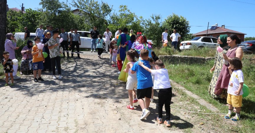 Bayram şenlikleri çocuk sesleriyle doldu taştı