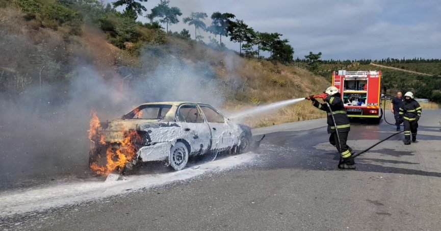 Seyir halindeki otomobil yandı