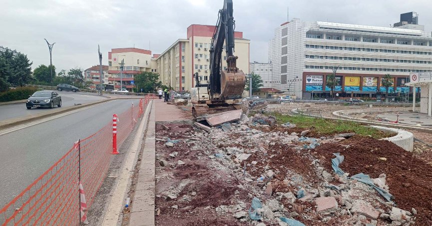 Milli İrade Meydanı’nda şerit genişletme çalışması