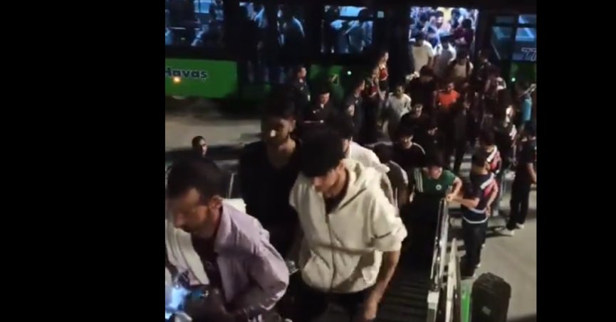 Kocaeli'de 107 kaçak göçmen sınır dışı edildi