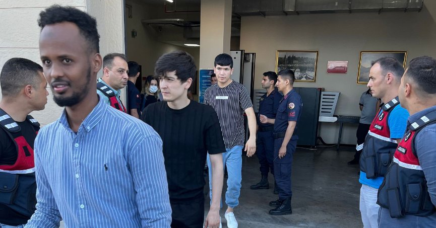 Kocaeli'de 8 düzensiz göçmen sınır dışı edildi