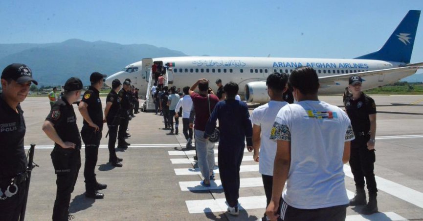 Kocaeli'de yakalanan 67 düzensiz göçmen sınır dışı edildi