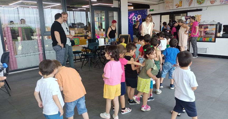 MİLLİ KURULUŞLAR ÇOCUKLARI SEVİNDİRMEYE DEVAM EDİYOR