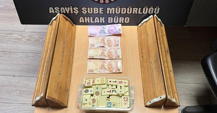 Kumarbazları polis ekipleri bastı