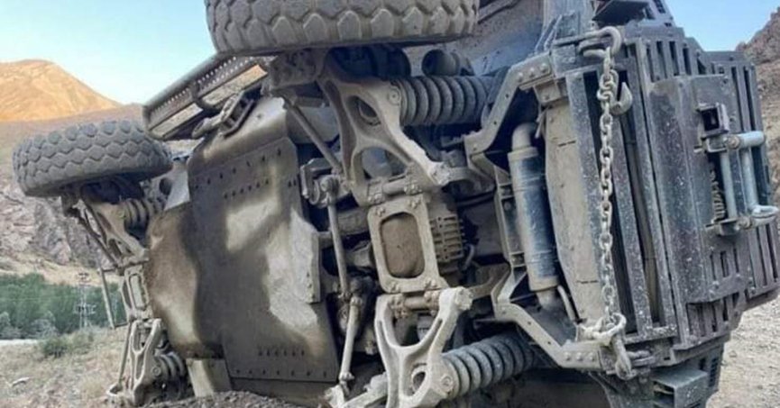 Yaralanan polisler hastaneye kaldırıldı