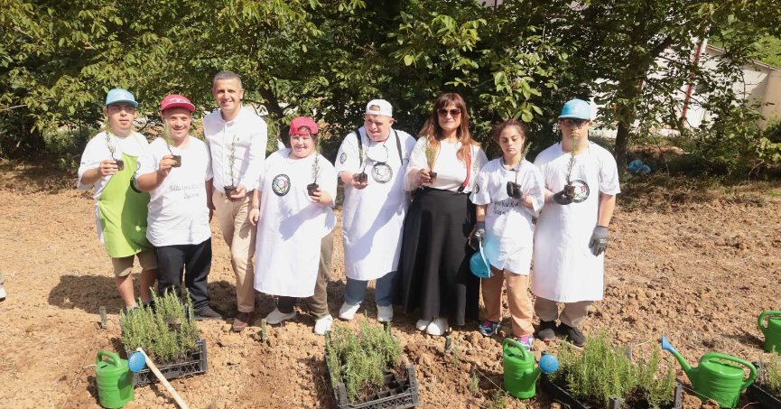 “Özel bireyler” aromatik bitkilerle rehabilite ediliyor