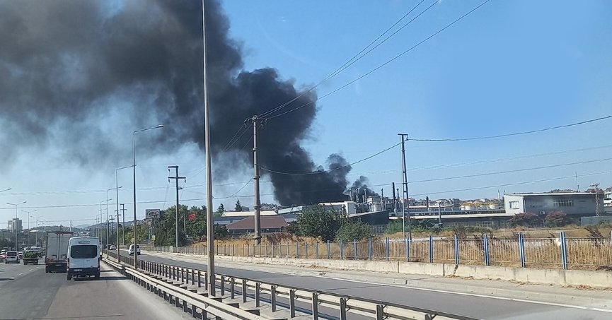 Gebze’de boya fabrikasında yangın