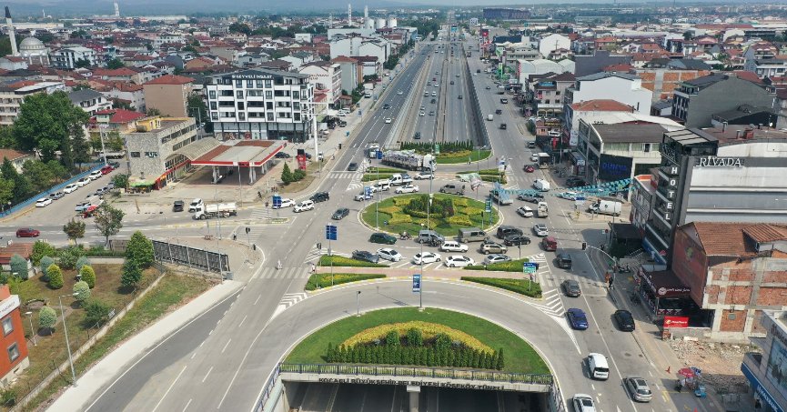 Büyükşehir’den yol çizgileriyle düzenli ve güvenli ulaşım