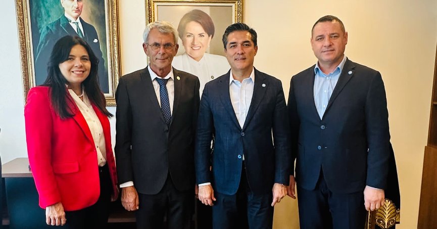 İyi Parti'de 2 ilçe Başkanı yetki belgelerini aldı