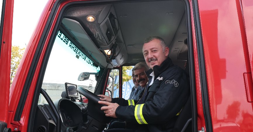 30 yeni itfaiye aracı hizmete girdi