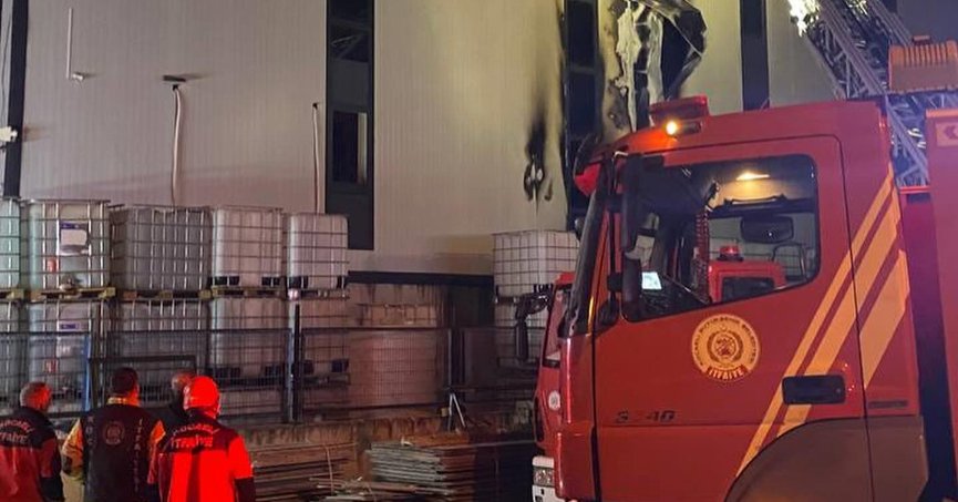 Fabrikanın dış cephesinde yangın çıktı