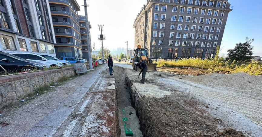 İSU, İZMİT’TE ALTYAPI ÇALIŞMALARINA DEVAM EDİYOR