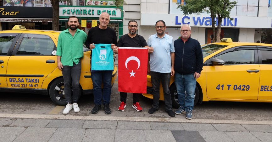 Cumhuriyetin 100. yılında Kocaeli kırmızı beyaz