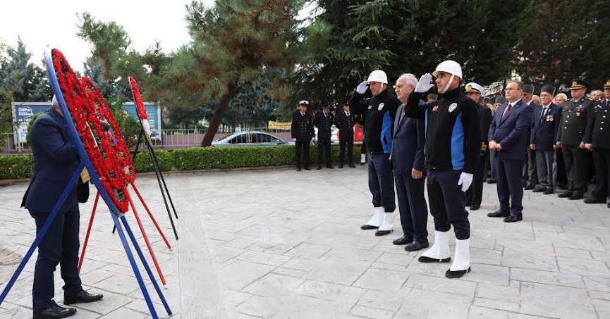  Atatürk Saygı ile Anıldı