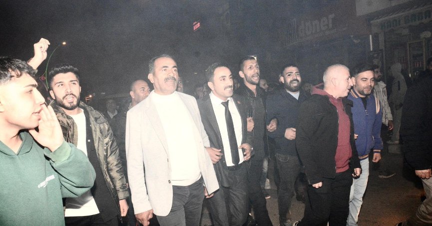 Mehmet Özay'dan gövde gösterisi