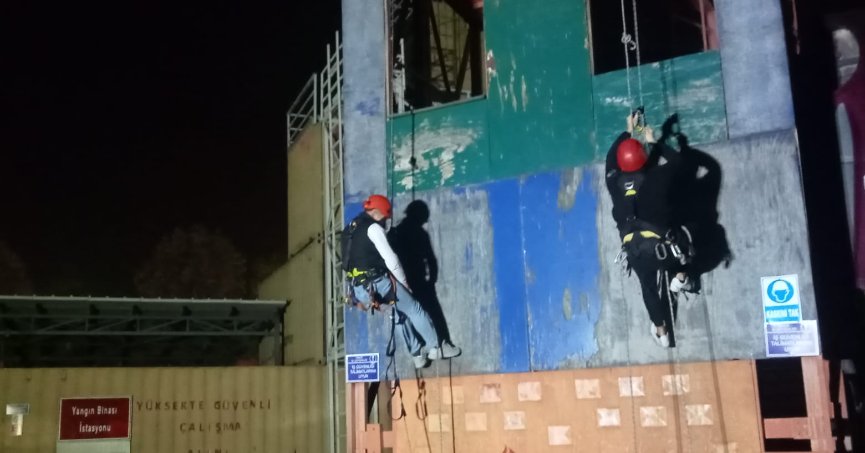 Kocaeli İtfaiyesi vatandaşların eğitimlerine devam ediyor