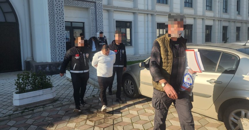 Benzin istasyonunun çelik kasasını soydular!