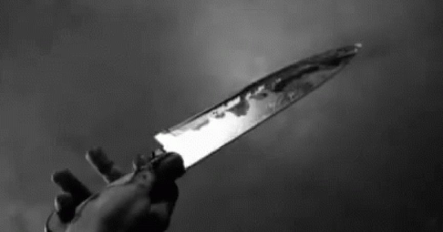 Kız arkadaşının yanında bıçaklandı