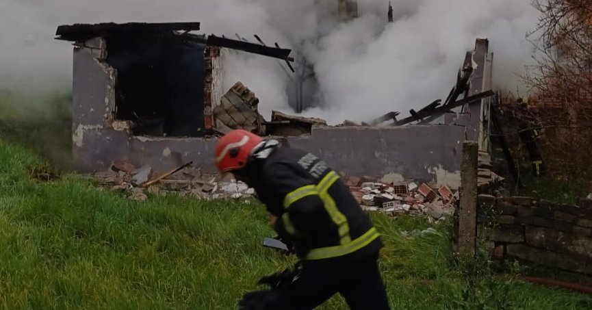 Yaşlı çifti komşuları kurtardı