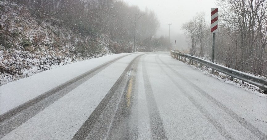 Yüksek kesimlerde kar yağışı başladı