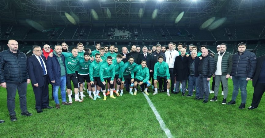 Büyükakın’dan kritik maç öncesi Kocaelispor’a moral ziyareti