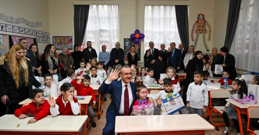 Vali Yavuz, Çocukların Karne Sevincine Ortak Oldu