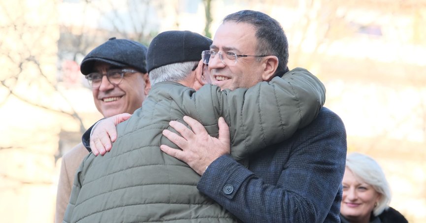 Sertif Gökçe, vatandaşlara dokunmaya devam ediyor