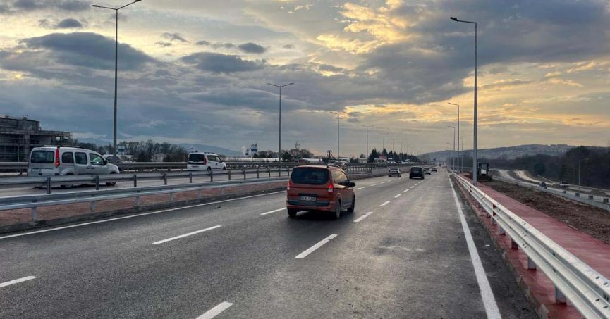 TEM Otoyolu üzerindeki menfez yıkılıyor