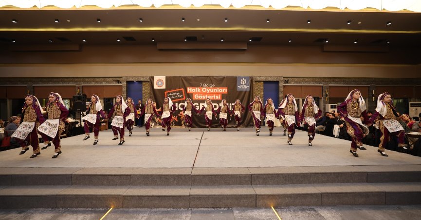 7 Bölge Halk Oyunları yoğun ilgi gördü