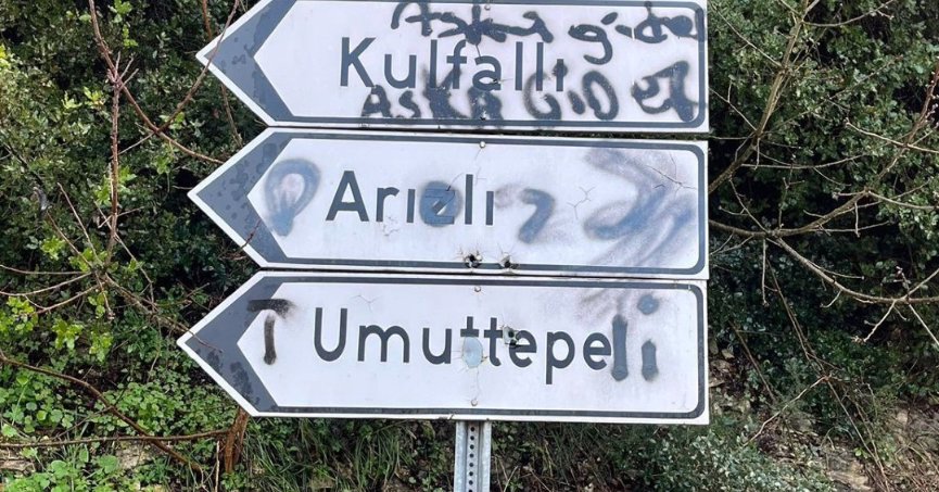 Büyükşehir, yıpranan yön ve trafik levhalarını yeniliyor