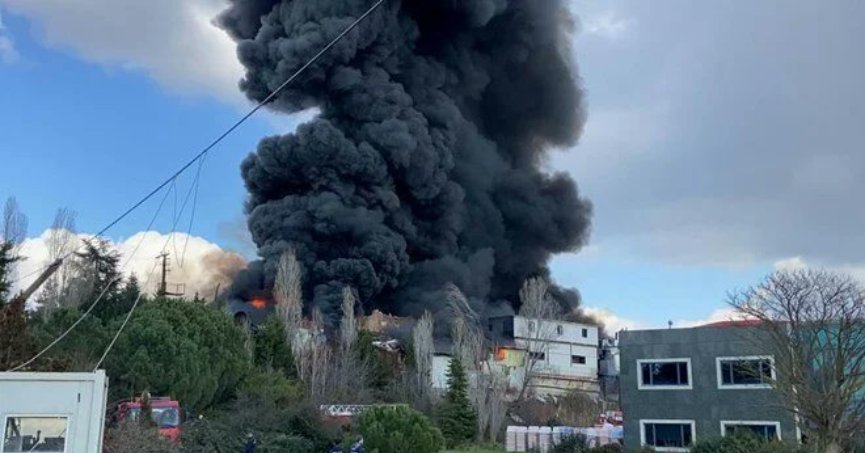 Fabrika alevlere teslim oldu