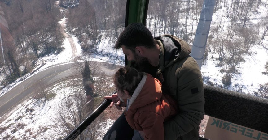 Teleferiğin ilk yolcusu 1 yaşındaki Mila bebek