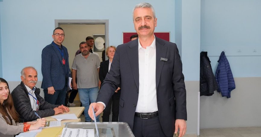 Üç belediyeyi kazanmış olmakla övünemeyiz