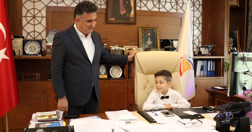 GTÜ Rektörü Makamını Çocuklara Devretti